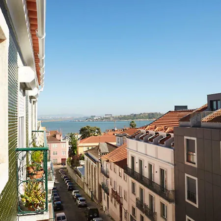 Design With River View In Lapa *