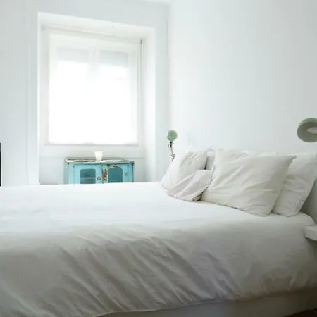 Design With River View In Lapa * Lissabon